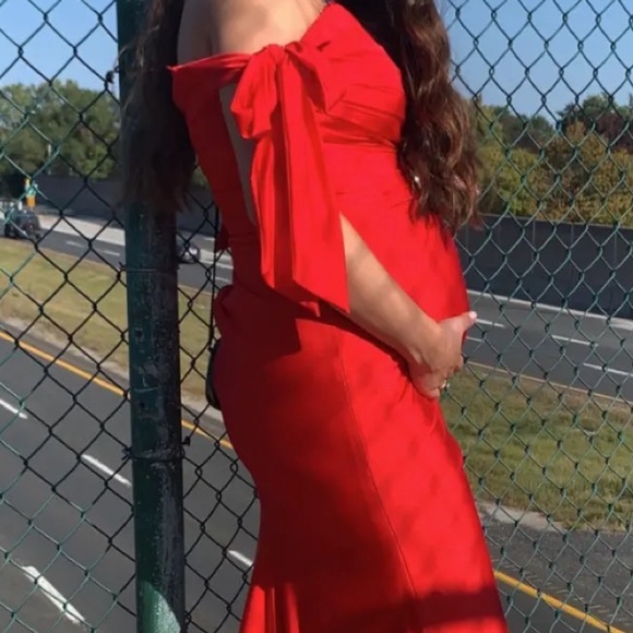 Red evening gown worn once - Picture 1 of 2